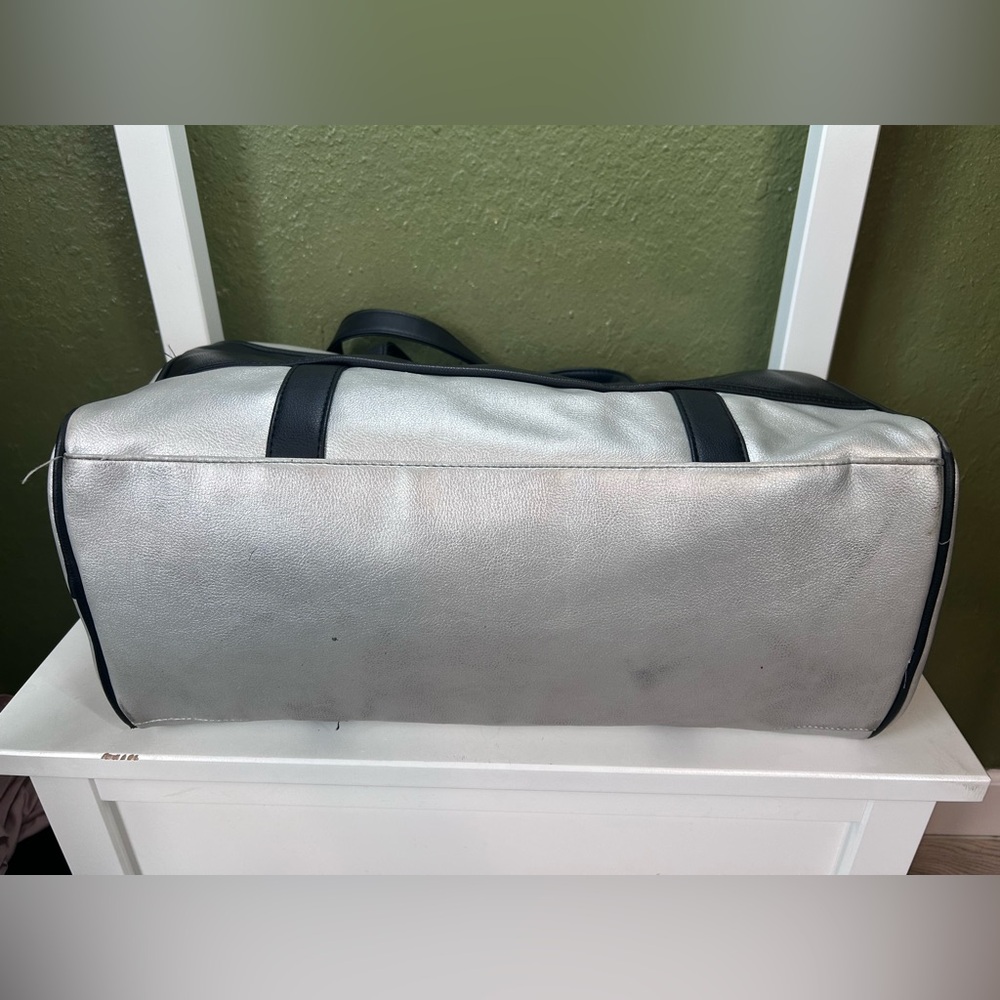 A pair of Betsey Johnson Unicorn Slate large weekender travel bags vacation - Picture 4 of 10